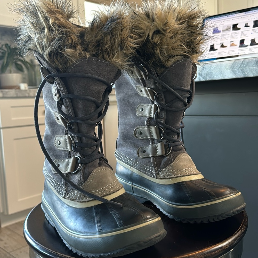 Sorel Joan of Arctic waterproof  snow boot women’s size 7 w box